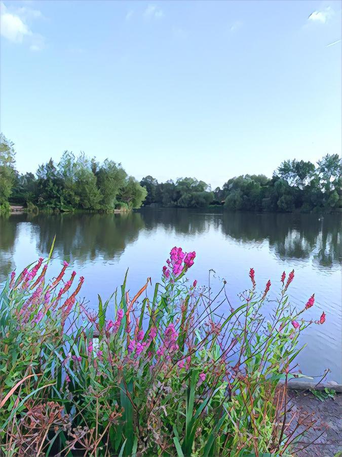 The Lake House, 沃金 外观 照片